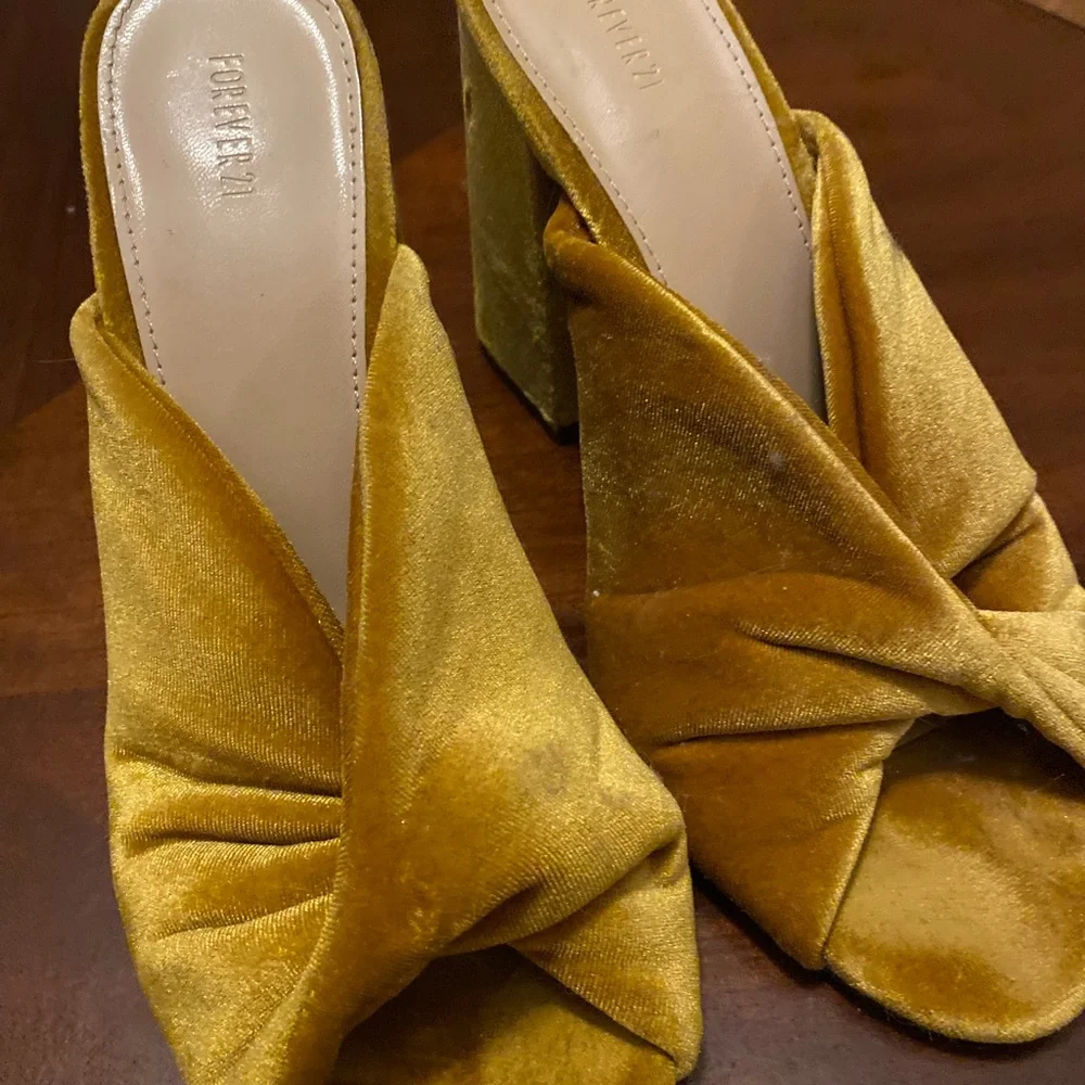 Forever 21 vintage style wrap heels - Picture 2 of 3